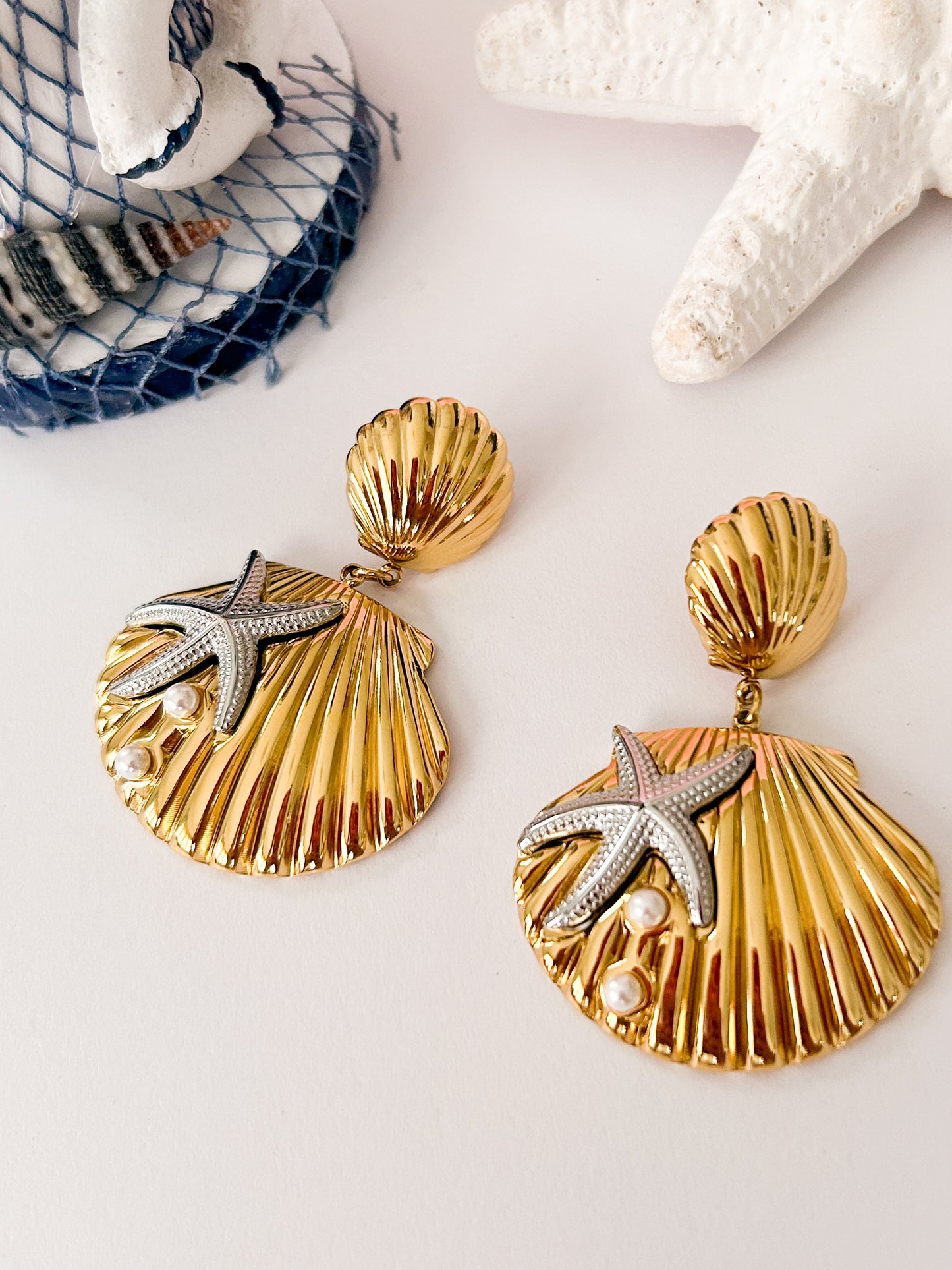 Aretes Dorados Concha Marina con Estrella y Perlas