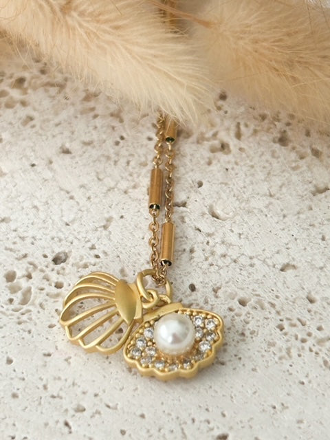 Tesoro del Mar | Collar Dorado con Caracol y Perla