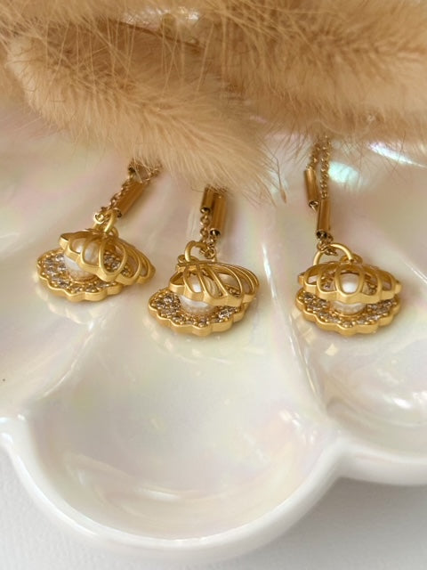 Tesoro del Mar | Collar Dorado con Caracol y Perla