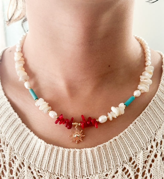 Collar Flamenco | Coral Rojo y Perlas con Dije Dorado