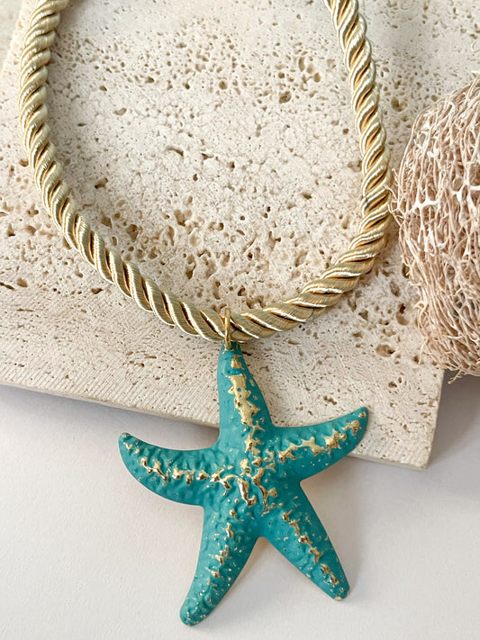 Reinas del Arrecife | Collar de Estreella de Mar Grande con Detalles Dorados