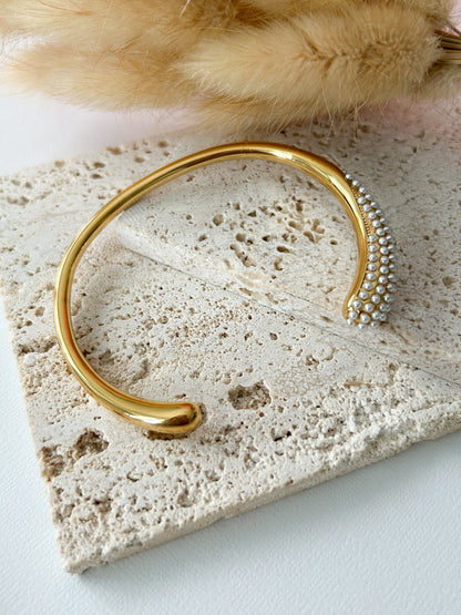 Micro Pearls Bracelet – Pulsera de Micro Perlas en Acero Inoxidable con Enchape en Oro 18k