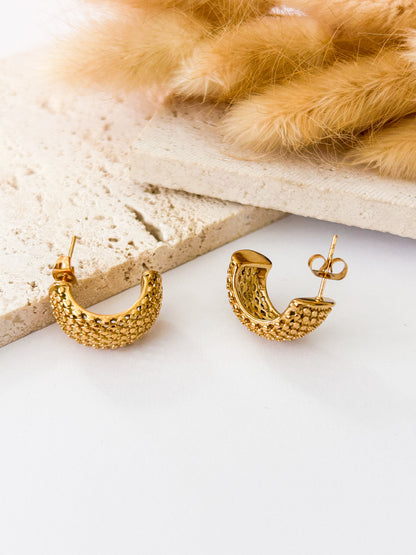 Aretes Dorados Huggie-Rhombic Grid