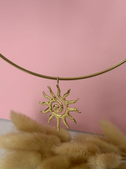 Summer Sun Necklace – Collar Sol Dorado Elegante