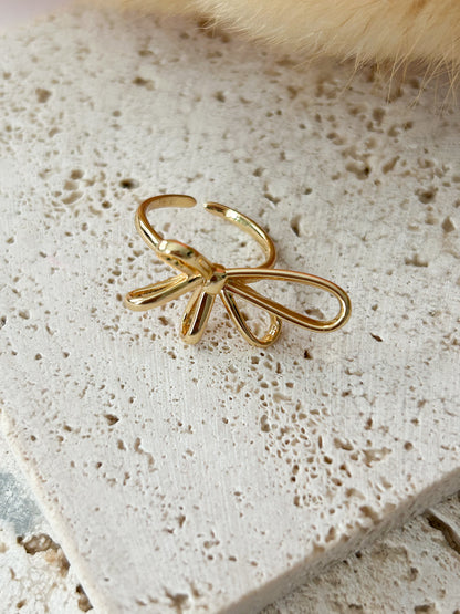 Bow Ring – Sortija Ajustable Dorada con Lazo en Acero Inoxidable