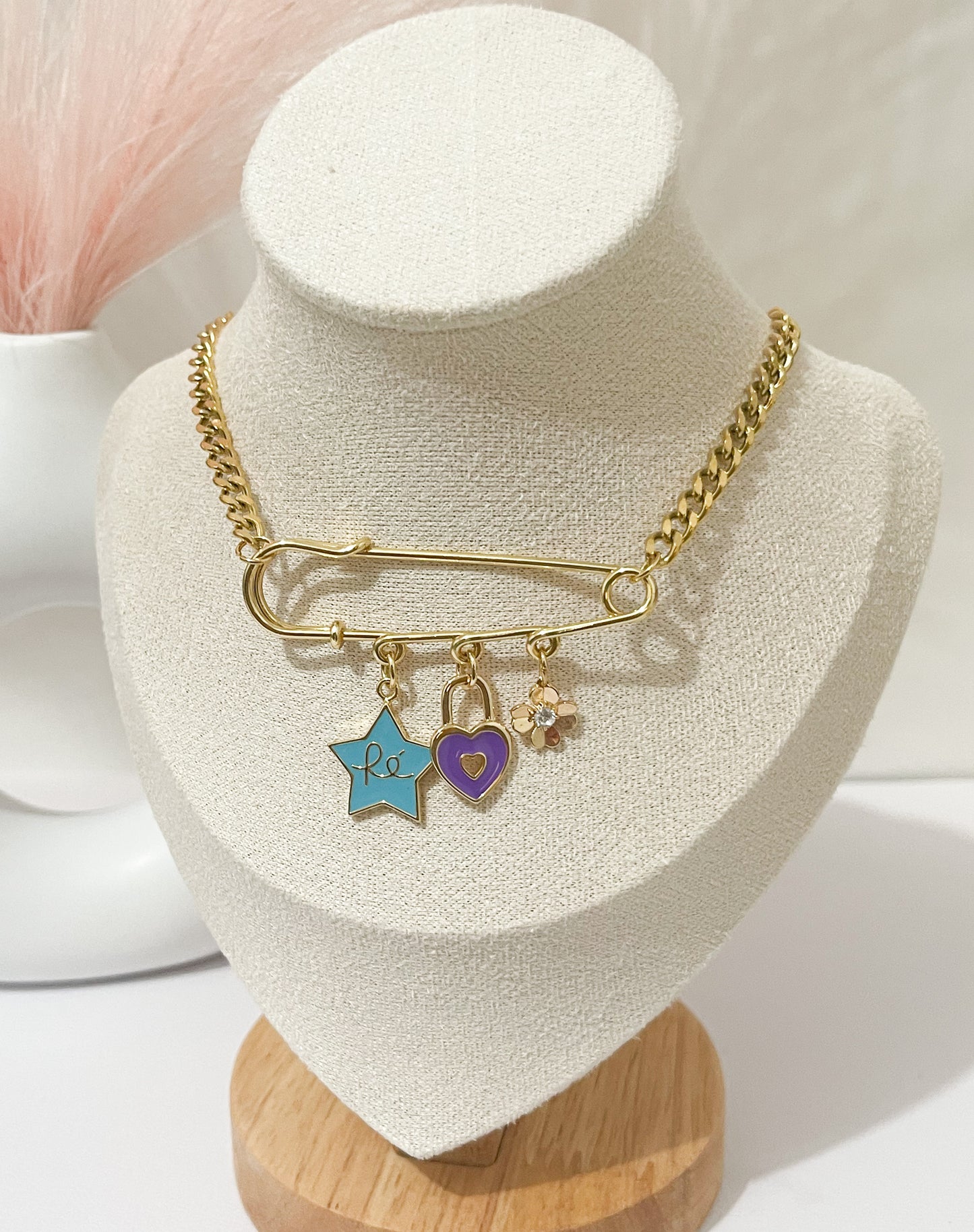 Fe Star Necklace