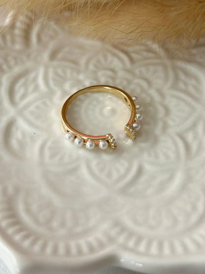 France’s Ring – Sortija Dorada Ajustable con Detalles de Micro Perlas