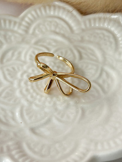 Bow Ring – Sortija Ajustable Dorada con Lazo en Acero Inoxidable