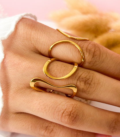 Alina Ring – Sortija Dorada Ajustable de Diseño Orgánico