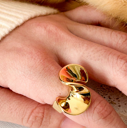 Tangled Ring – Sortija Dorada Ajustable de Diseño Orgánico