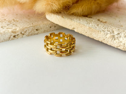 Yari’s Ring – Sortija Dorada de Eslabones en Acero Inoxidable