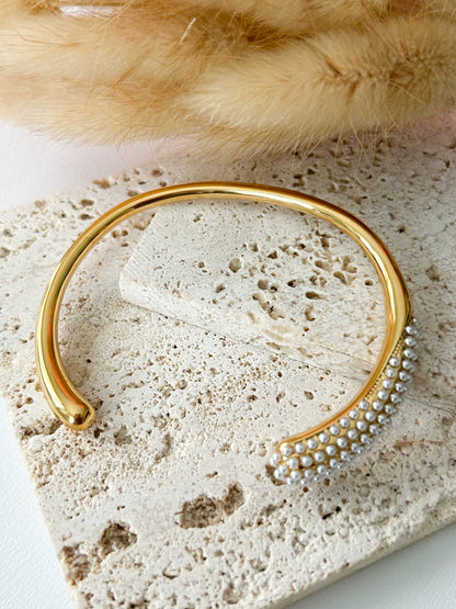 Micro Pearls Bracelet – Pulsera de Micro Perlas en Acero Inoxidable con Enchape en Oro 18k