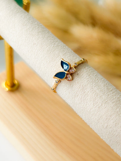 Blue Butterfly Ring – Sortija Dorada Ajustable con Mariposa Azul