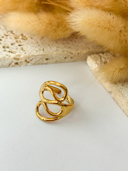 Keila’s Ring – Sortija Dorada Ajustable de Aros Entrelazados