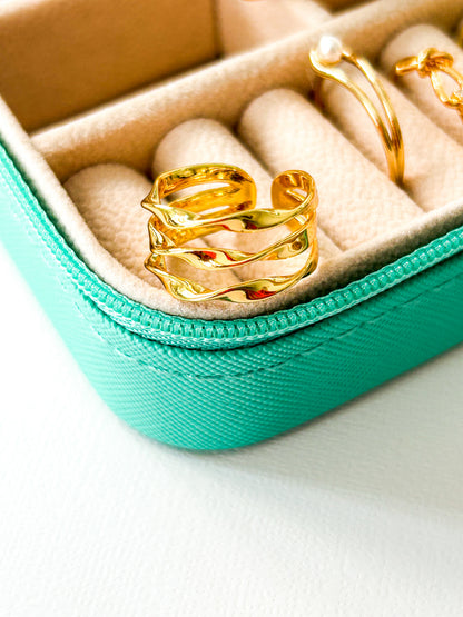 Twisted Ring – Sortija Dorada Ajustable Triple Trenzada