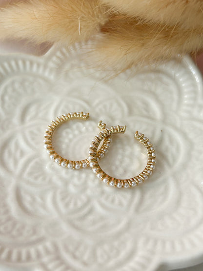 Micro Pearls Ring – Sortija Dorada Ajustable con Micro Perlas de Estilo Vintage