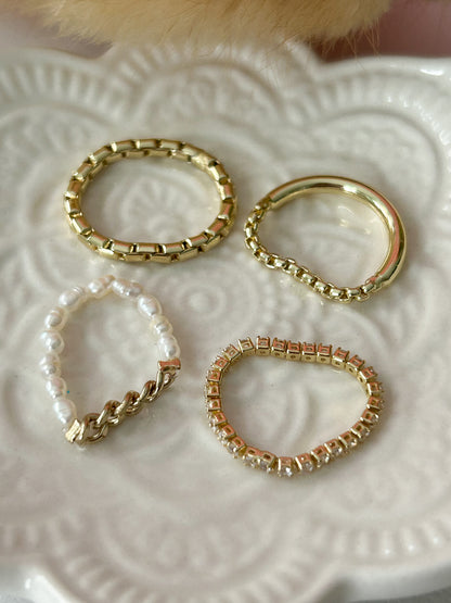 Adjustable Rings – Set de Sortijas Doradas Ajustables con Perlas y Circonias