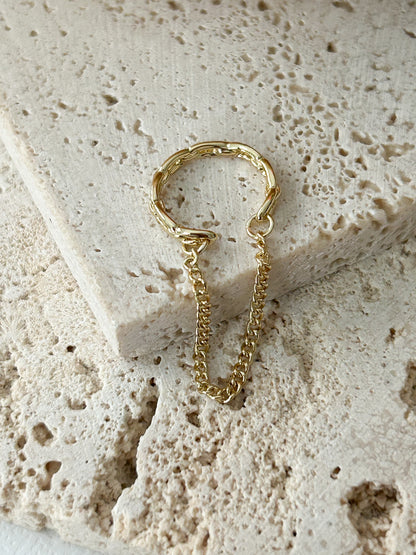 Earcuff con Cadena Dorada