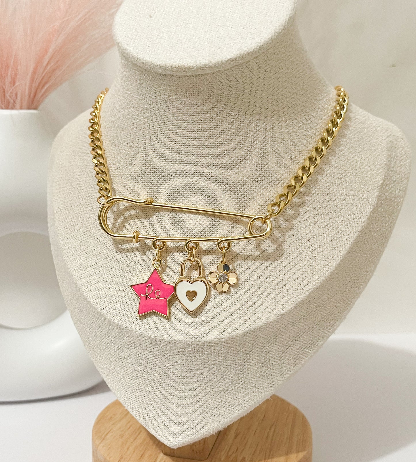 Fe Star Necklace