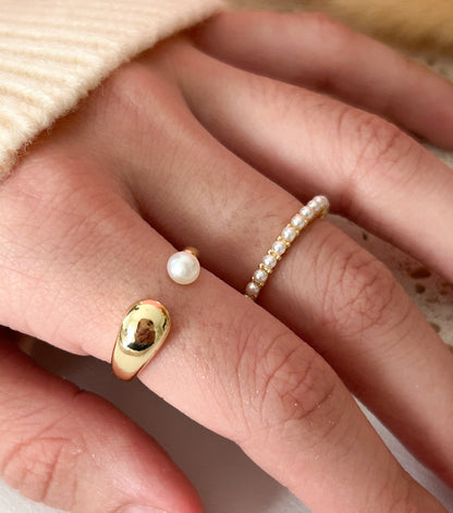 Aida’s Ring – Sortija Dorada Ajustable Minimalista con Perla