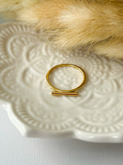 Simple Inlaid Ring – Sortija Dorada Minimalista en Stainless Steel