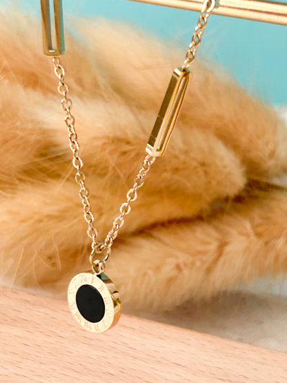 Classic Onyx Medallion