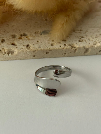 Caroline’s Ring – Sortija Plateada Ajustable con Detalle Minimalista