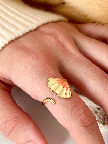 Leaf Ring – Sortija Dorada Ajustable con Diseño de Hoja Natural Elegante