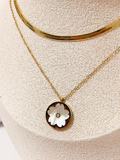Nácar Bloom Necklace
