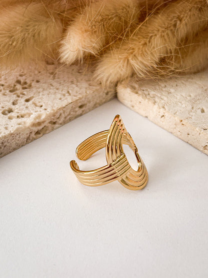 Kari Ring – Sortija Dorada Ajustable de Estilo Vintage Moderno