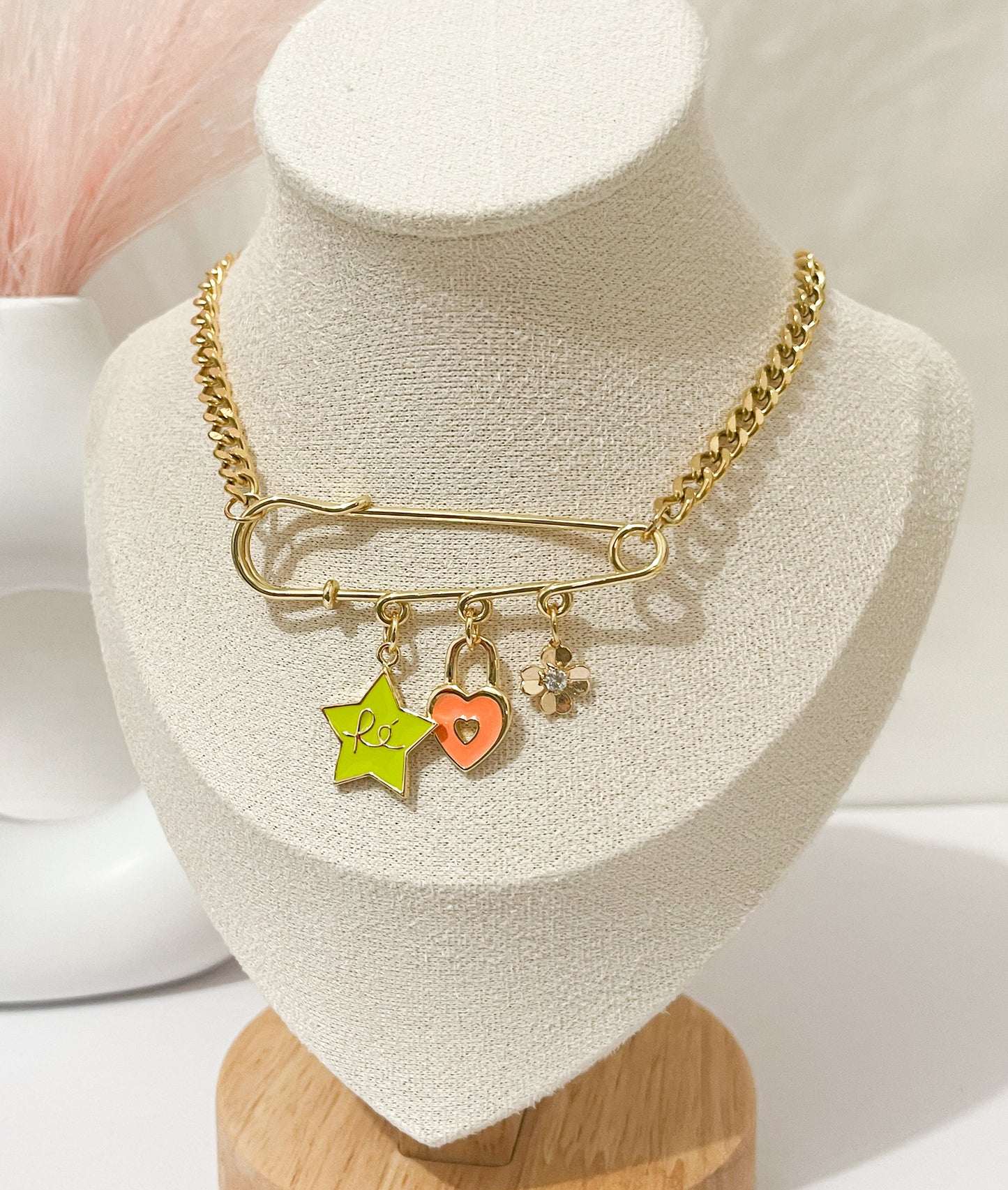 Fe Star Necklace