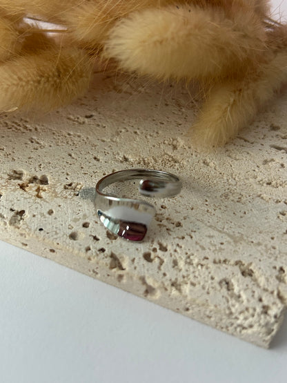 Caroline’s Ring – Sortija Plateada Ajustable con Detalle Minimalista