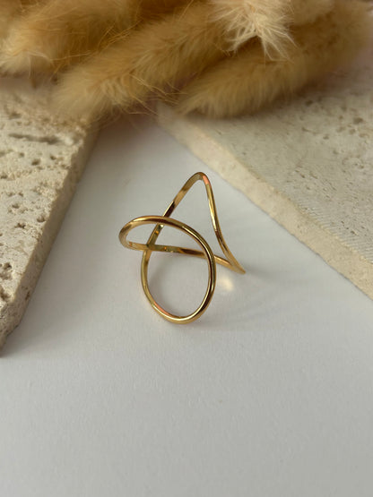 Alina Ring – Sortija Dorada Ajustable de Diseño Orgánico