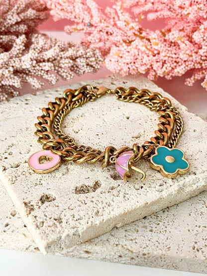Hazel Bracelet – Pulsera de Cadena Dorada con Dijes Florales Coloridos