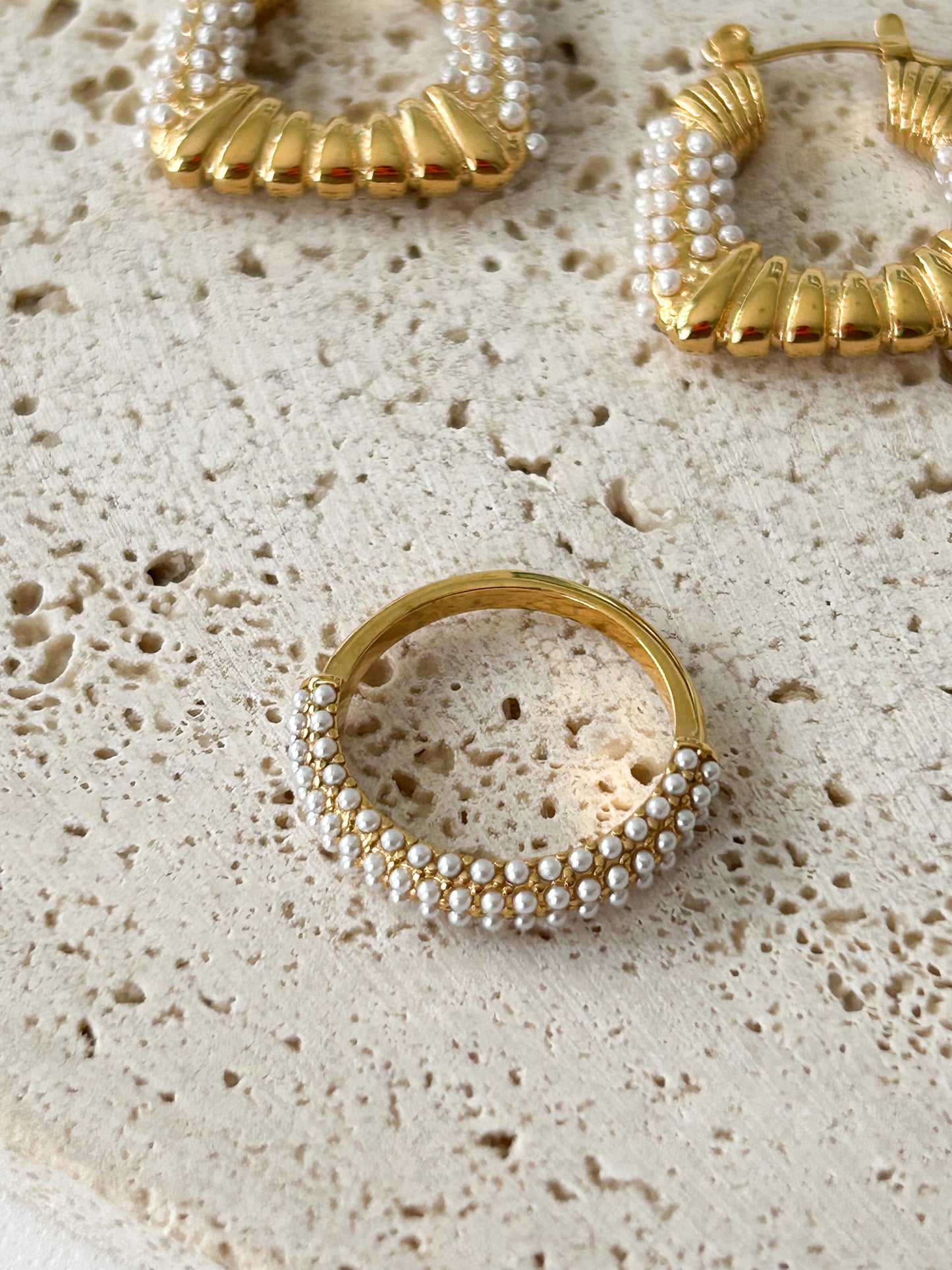 Chic Pearl Ring