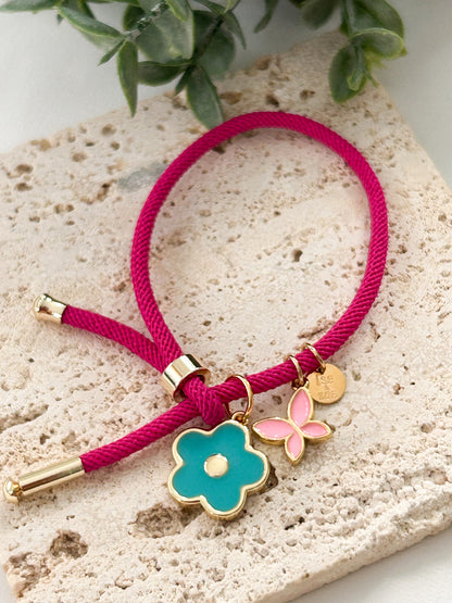 Harlow Bracelets – Pulsera Ajustable con Dijes Florales y Colores Vibrantes