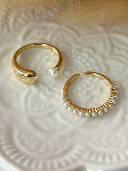 Angie’s Ring – Sortija Dorada Ajustable con Micro Perlas Elegantes