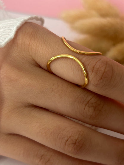 Alina Ring – Sortija Dorada Ajustable de Diseño Orgánico