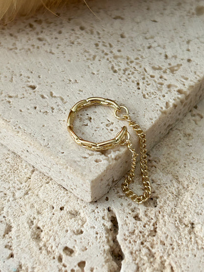 Earcuff con Cadena Dorada