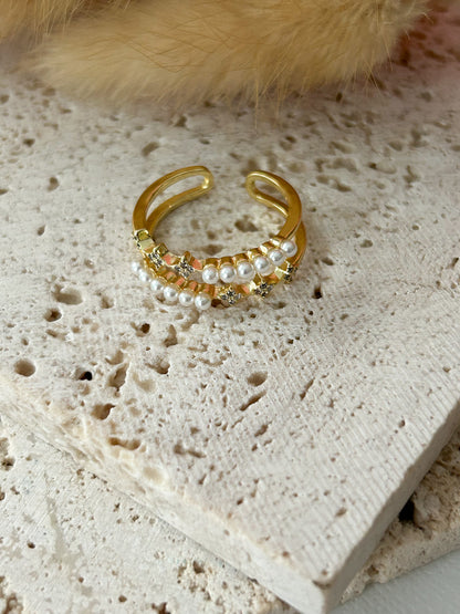 Nayda’s Ring – Sortija Dorada Doble Ajustable con Micro Perlas Elegantes
