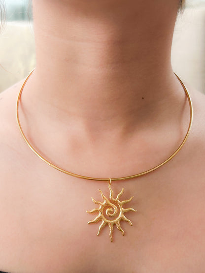 Summer Sun Necklace – Collar Sol Dorado Elegante