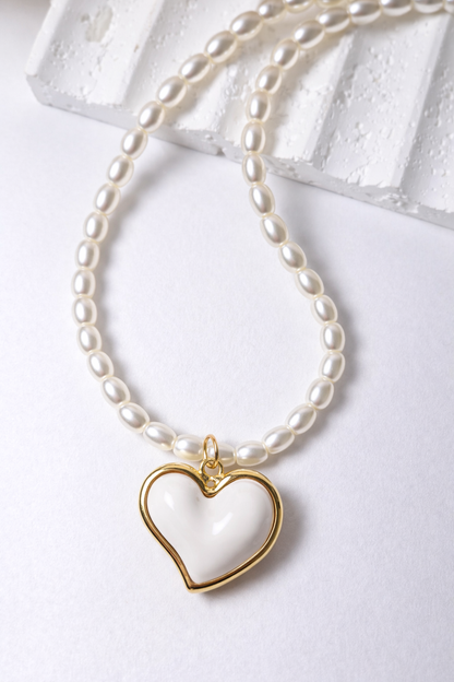 Amour Éternel | Collar de Perlas con Corazón Esmaltado