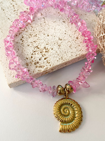 Caracolas del Coral | Collar de Caracol Dorado con Cuentas