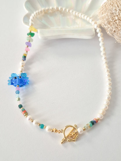Tesoros del Mar – Collar de Perlas con Charms Marinos
