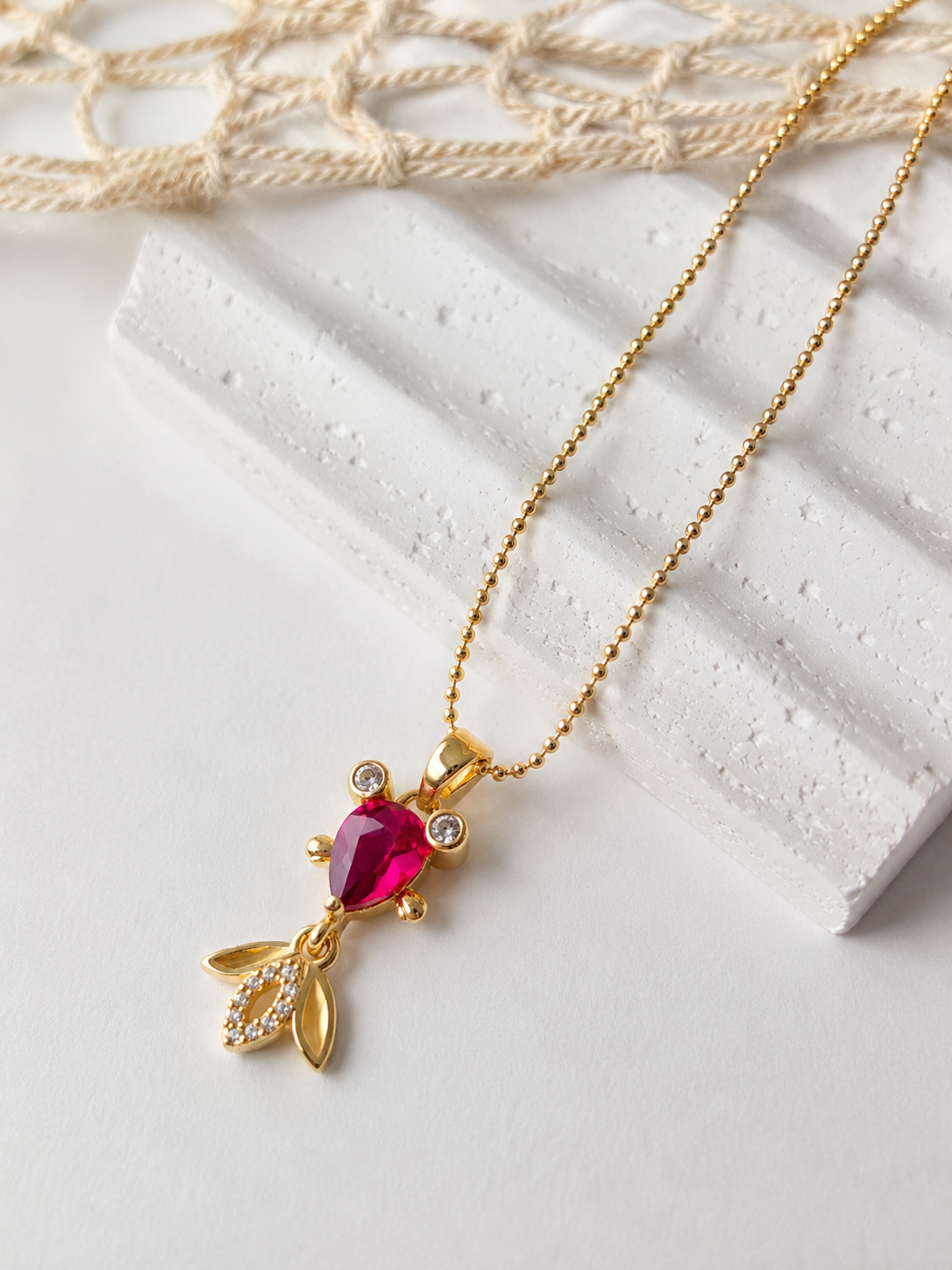 Marea de Cristal | Collar de Pez con Cristal en Acero Inoxidable