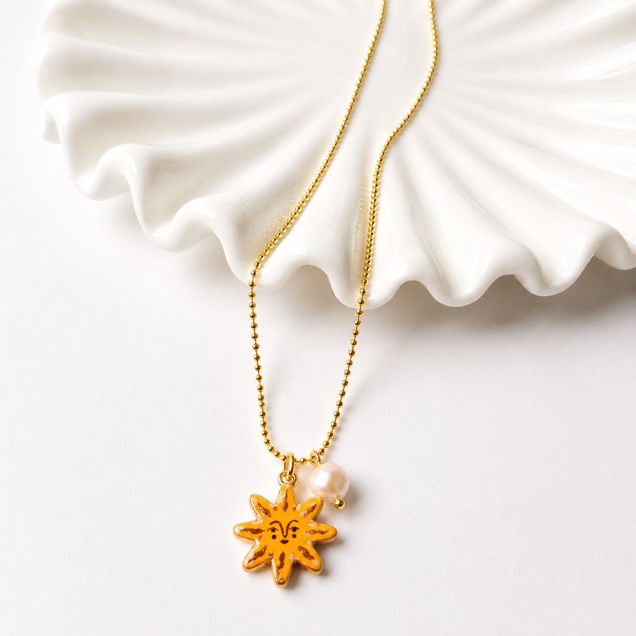 Sol de Marea | Collar Dorado con Dije de Sol