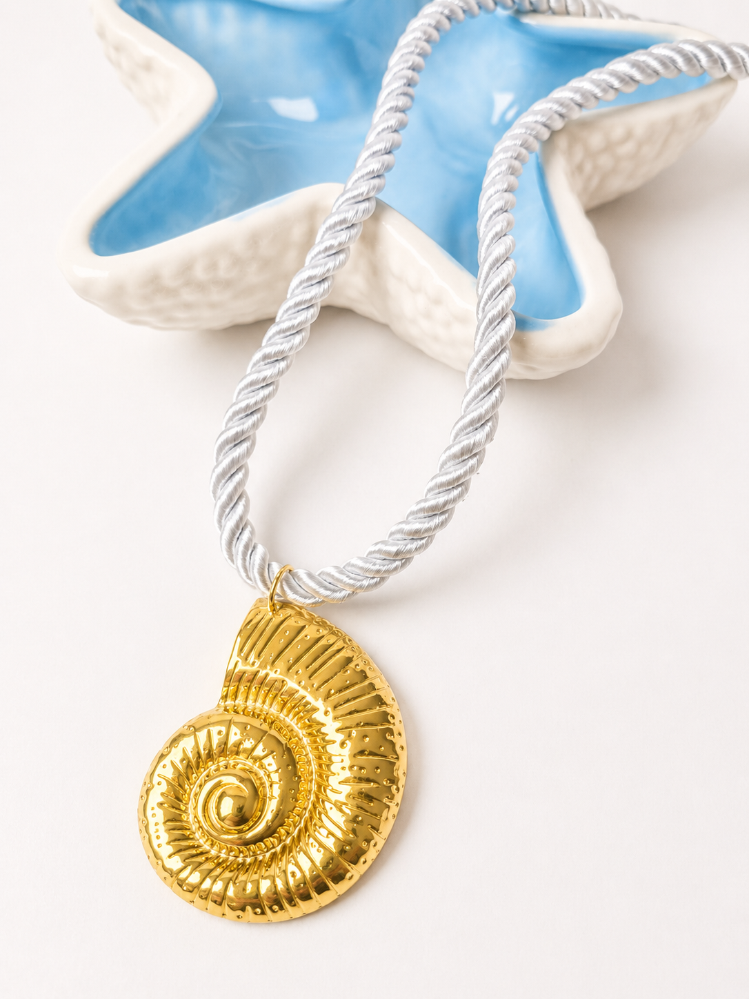 Caracola Dorada | Collar Marino en Acero Inoxidable