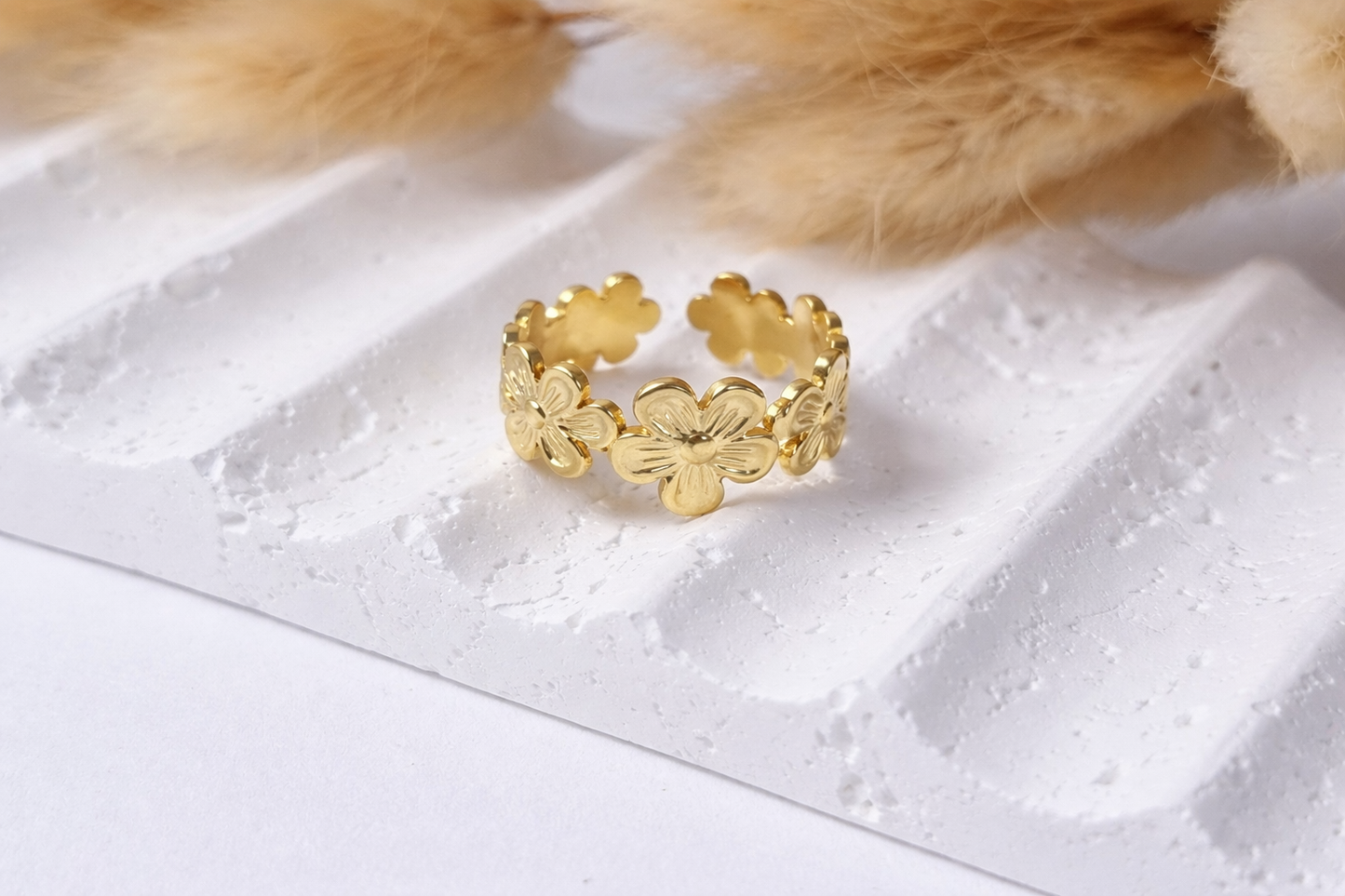 Anillo Flores Doradas | Delicadeza Floral Ajustable