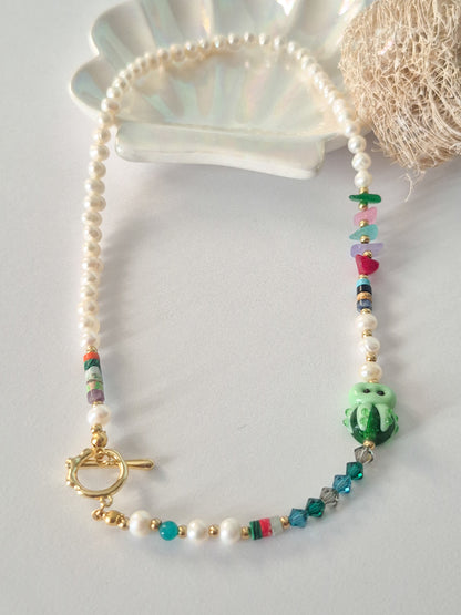 Tesoros del Mar – Collar de Perlas con Charms Marinos