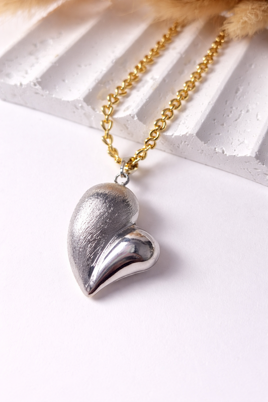 Collar Corazón Dual | Elegancia Moderna en Dos Tonos